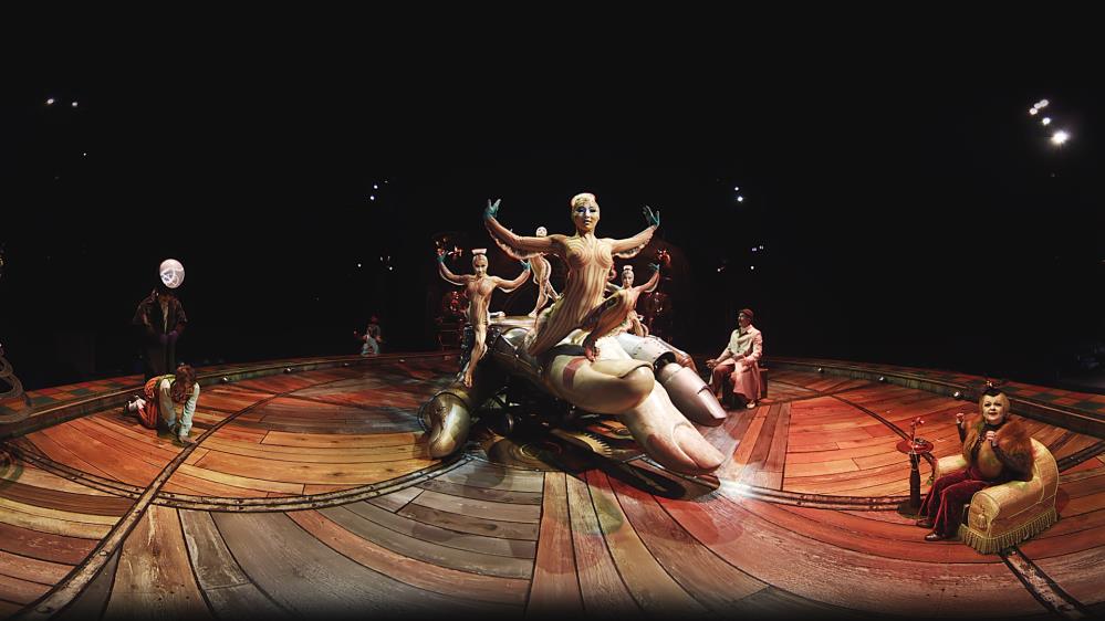 չӰƬInside the Box of Kurios.jpg